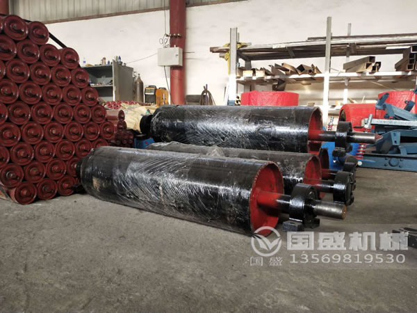 人字形防滑爬坡皮带输送机 人字形防滑爬坡皮带输送机