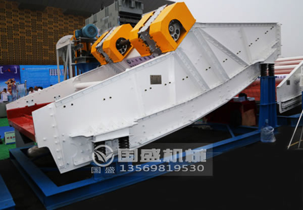 香蕉振动筛设计 香蕉振动筛设计