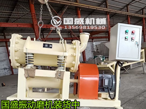 单筒磨粉机发货装车 单筒磨粉机发货装车